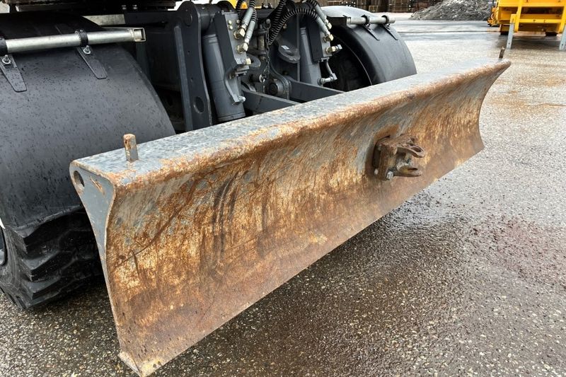 Titan Pelle Takeuchi TB295W • 2018 • 37,727 km 9