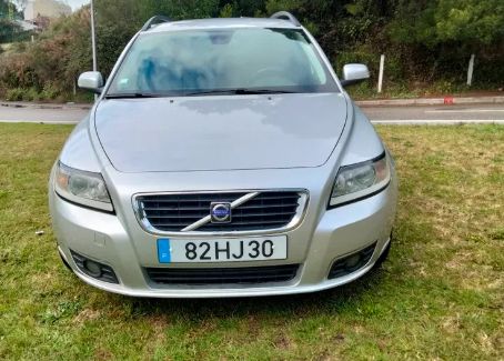 Volvo V50 • 2009 • 189,500 km 1