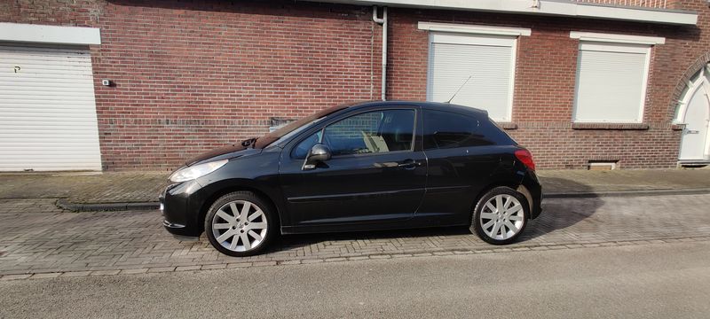 Peugeot 207 • 2009 • 230,000 km 4