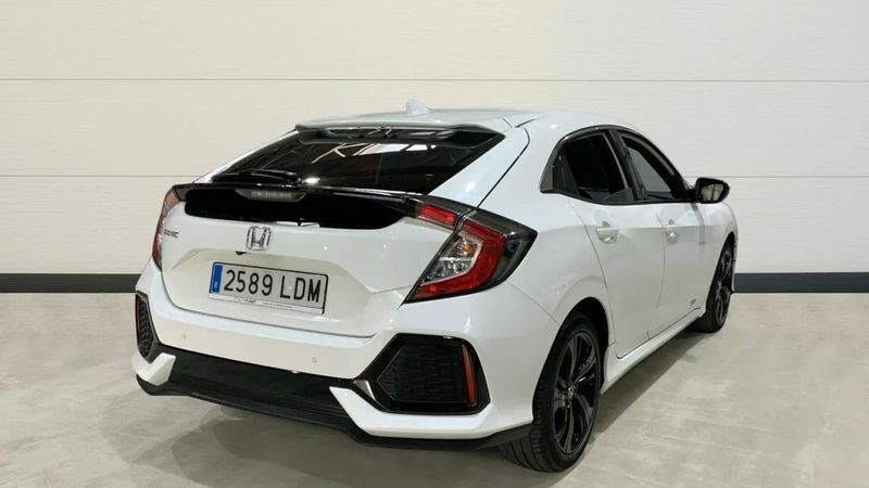 Honda Civic • 2019 • 32,000 km 5