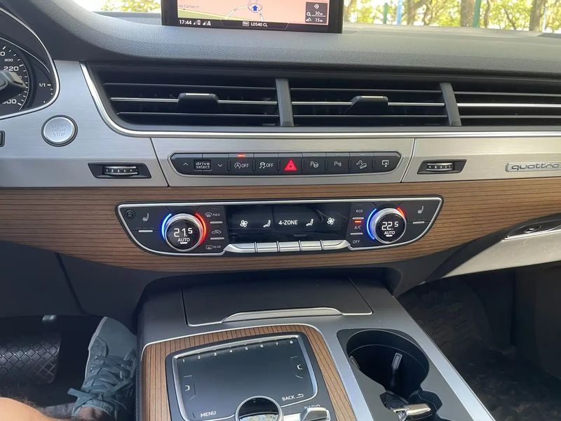 Audi Q7 • 2017 • 97,800 km 5