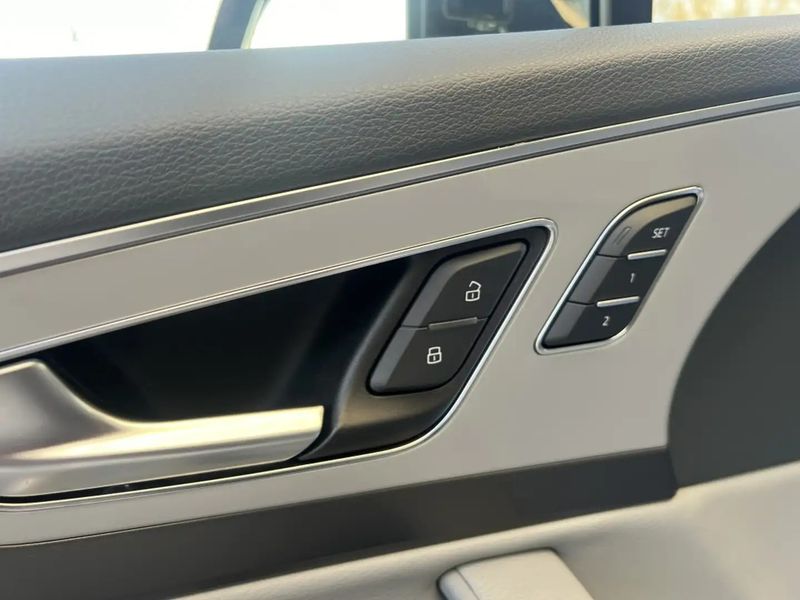 Audi Q7 • 2017 • 95,000 km 2
