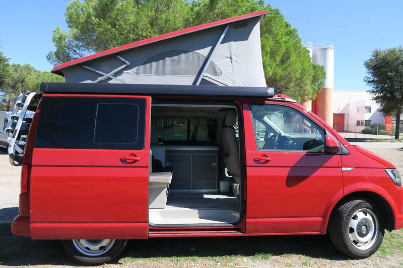 Volkswagen California • 2018 • 45,000 km 10