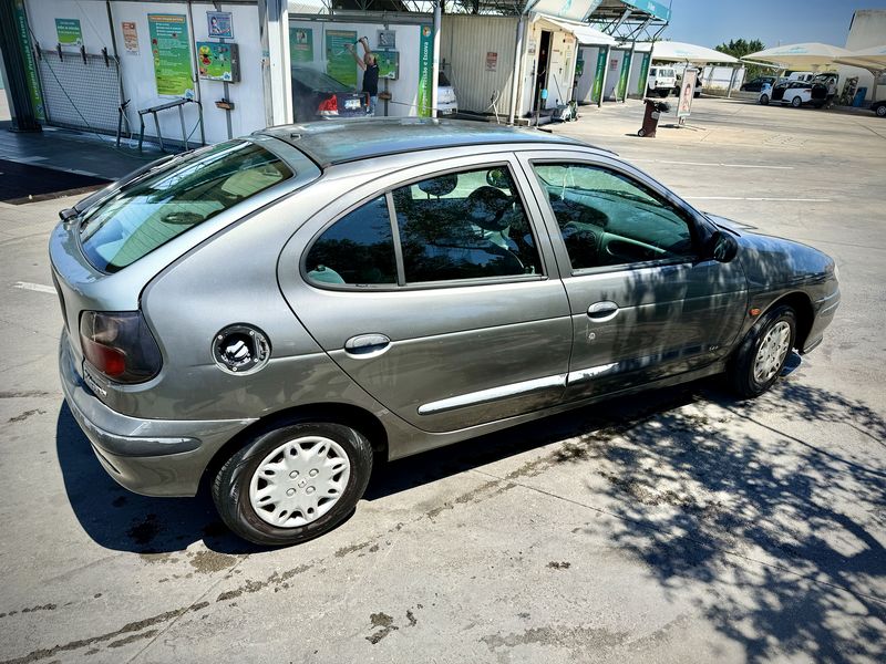 Renault Mégane • 1996 • 113,088 km 4
