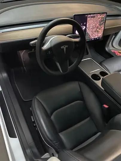 Tesla Model 3 • 2021 • 47,000 km 2