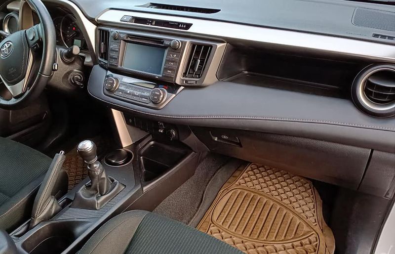 Toyota RAV4 • 2015 • 129,000 km 3