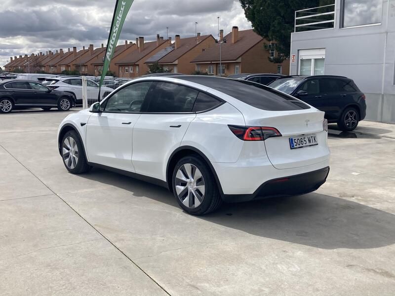 Tesla Model Y • 2024 • 2,458 km 4
