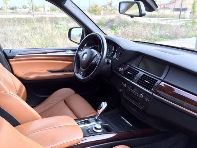 BMW X5 • 2008 • 291,000 km 5