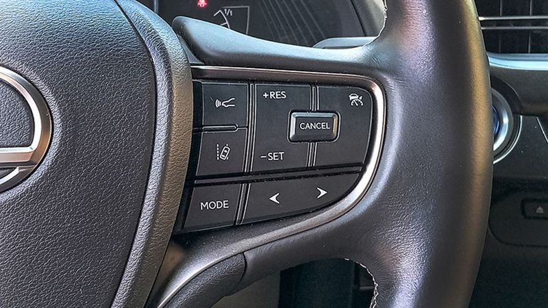 Lexus UX • 2021 • 44,700 km 12