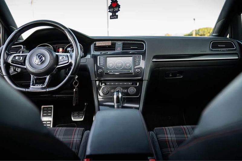 Volkswagen Golf • 2016 • 116,000 km 3