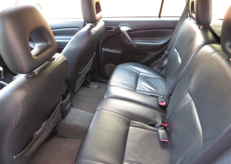 Toyota RAV4 • 2004 • 205,000 km 4