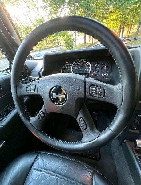 Hummer H2 • 2005 • 70,000 km 3