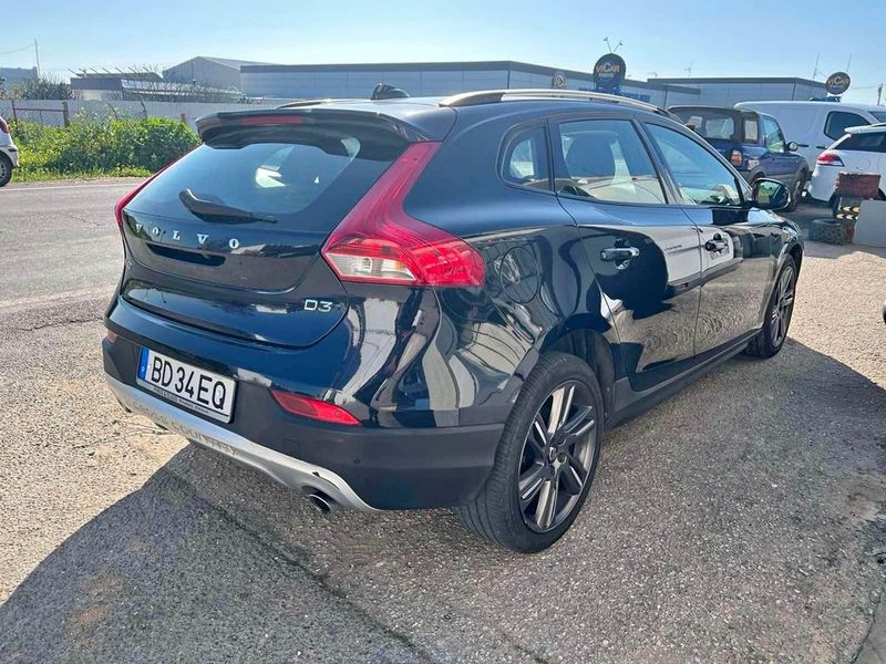 Volvo V40 • 2015 • 151,000 km 4
