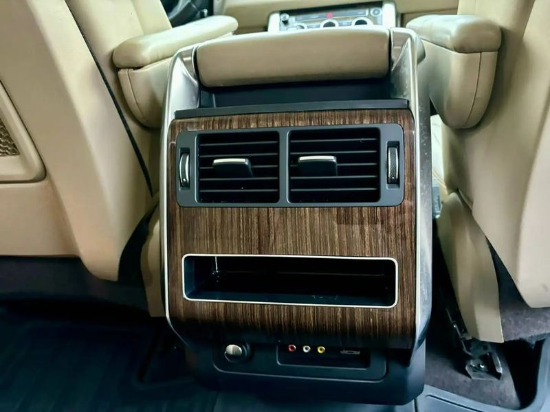 Land Rover Range Rover Sport • 2015 • 82,000 km 2