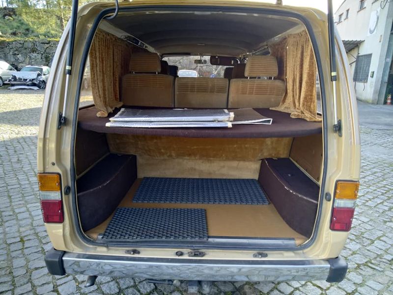 Toyota Hiace Van • 1982 • 234,000 km 6