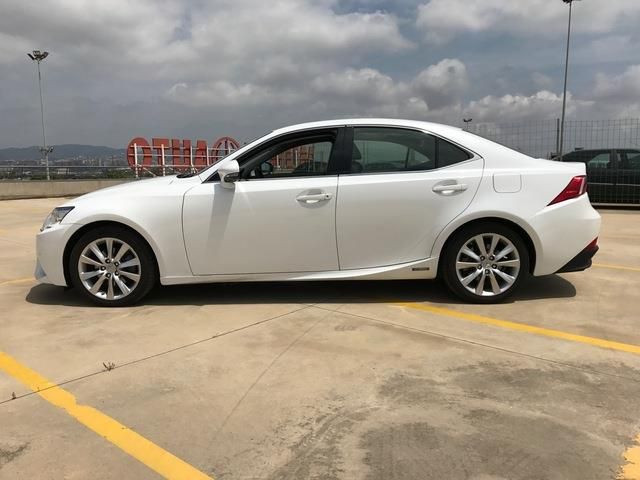 Lexus IS • 2013 • 126,000 km 4