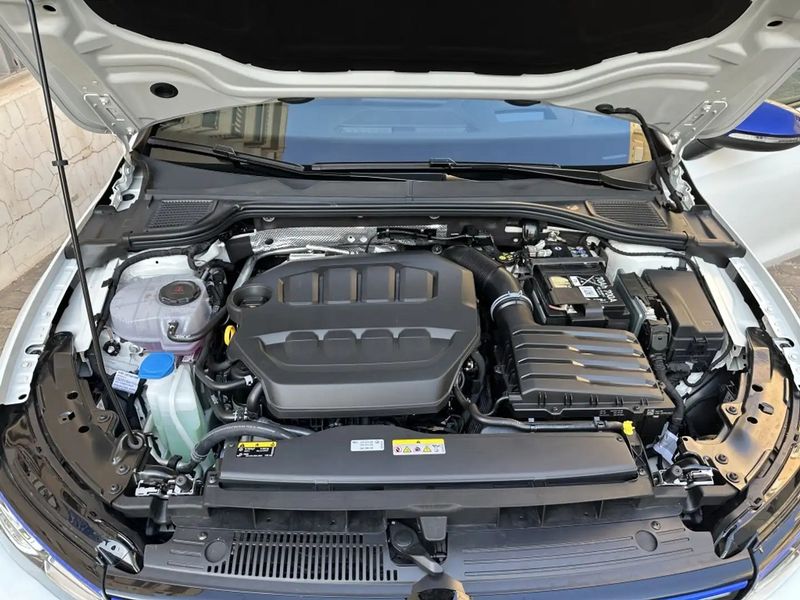 Volkswagen Golf • 2024 • 8,900 km 14