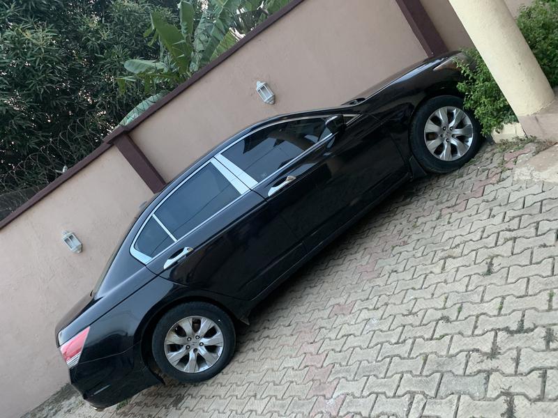 Honda Accord • 2010 • 99,102 km 4