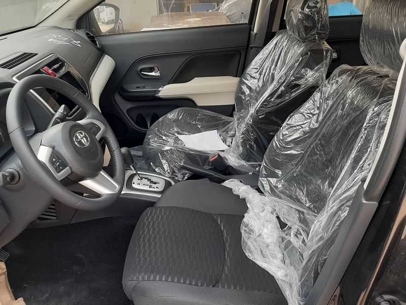 Toyota Prius v • 2019 • 21 km 2