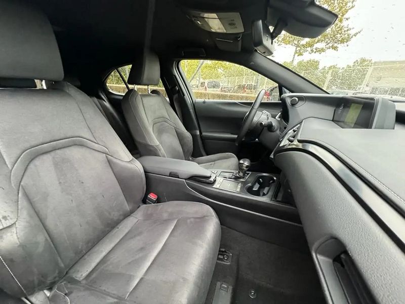 Lexus UX • 2019 • 69,000 km 9