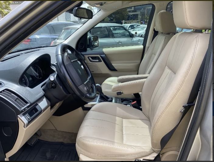 Land Rover Freelander • 2014 • 121,200 km 6