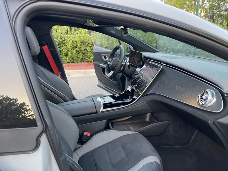 Mercedes-Benz E-Class • 2023 • 33,580 km 7