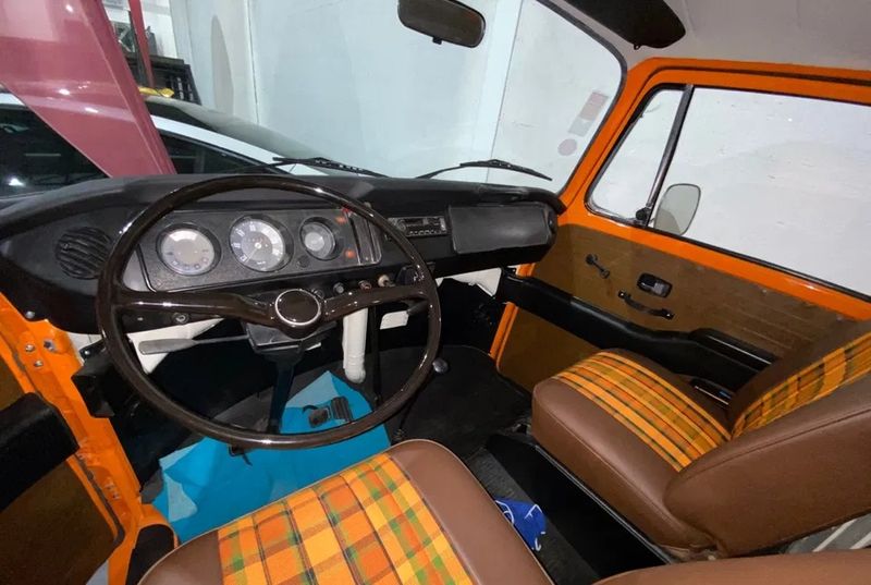Volkswagen Caravelle • 1982 • 80,000 km 6