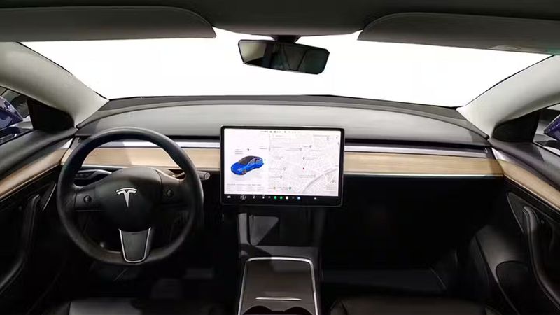 Tesla Model 3 • 2022 • 37,418 km 3