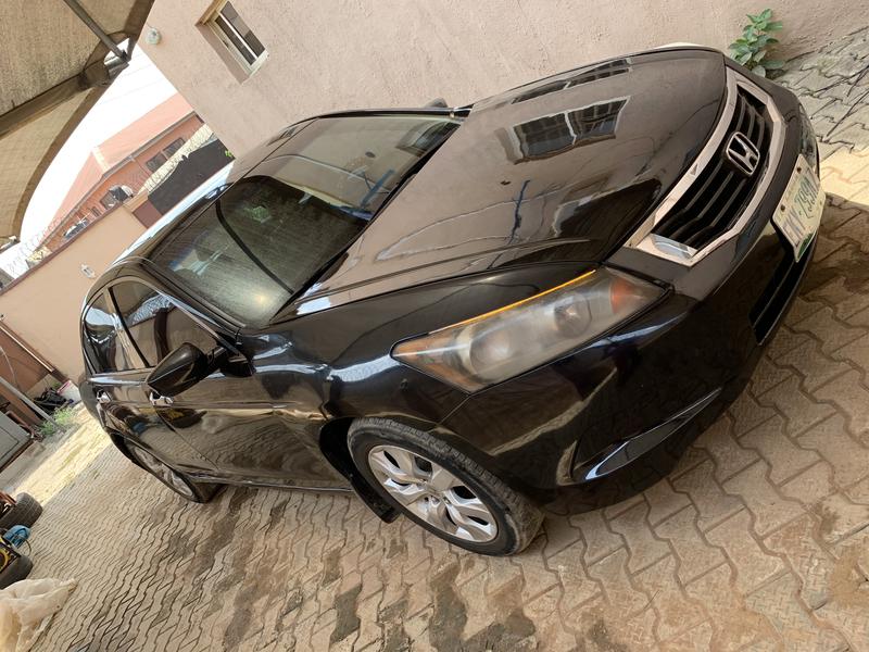 Honda Accord • 2010 • 99,102 km 10