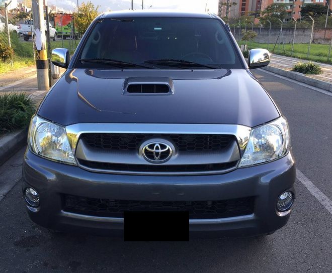 Toyota Hilux • 2011 • 135,000 km 2