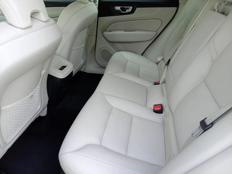 Volvo XC60 • 2023 • 5,500 km 3