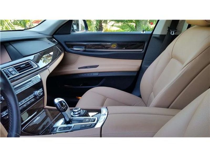 BMW 7 Series • 2010 • 150,000 km 4