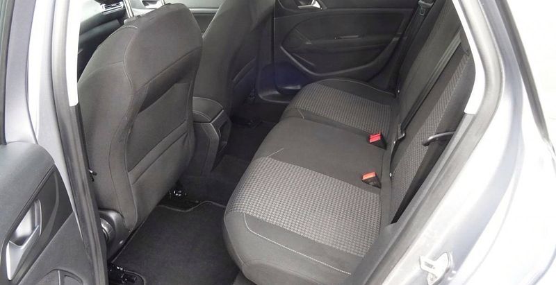 Peugeot 308 • 2017 • 79,999 km 6