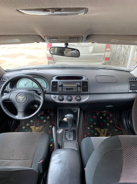 Toyota Camry • 2003 • 2 km 4