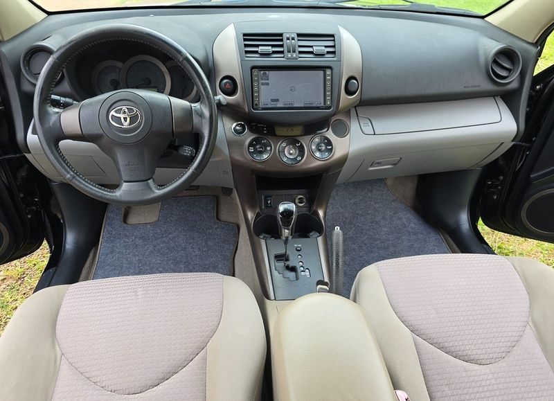 Toyota RAV4 • 2009 • 90,000 km 5