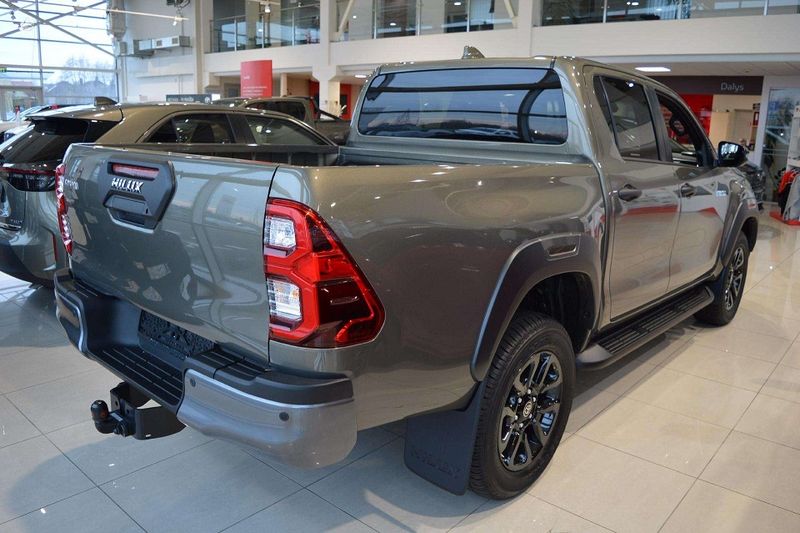 Toyota Hilux • 2023 • 7,814 km 3