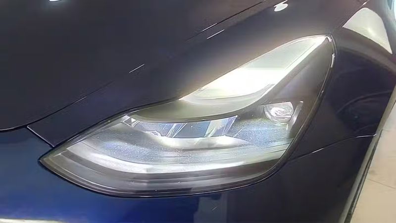 Tesla Model 3 • 2021 • 33,340 km 11