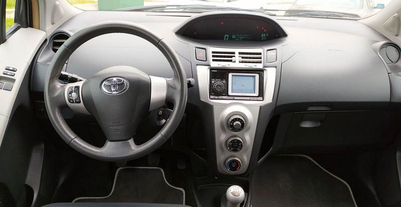 Toyota Yaris • 2008 • 169,000 km 5