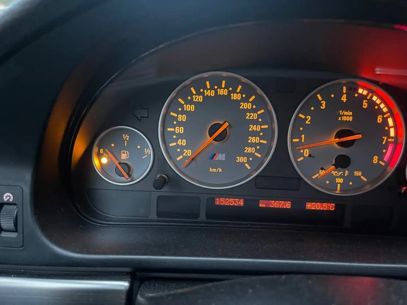 BMW M5 • 2002 • 152,000 km 10