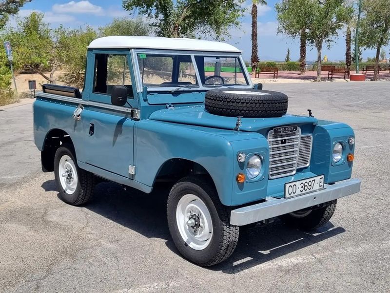 Land Rover LR3 • 1976 • 65,800 km 5