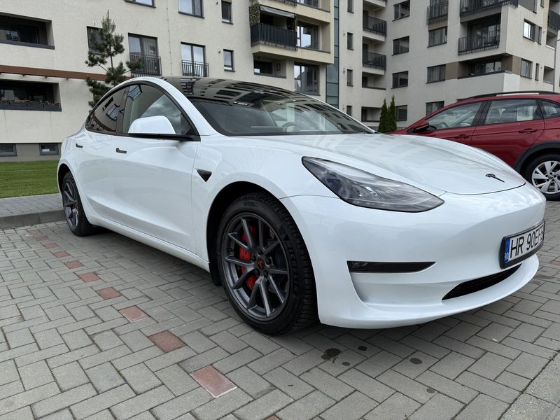 Tesla Model 3 • 2023 • 40,000 km 6