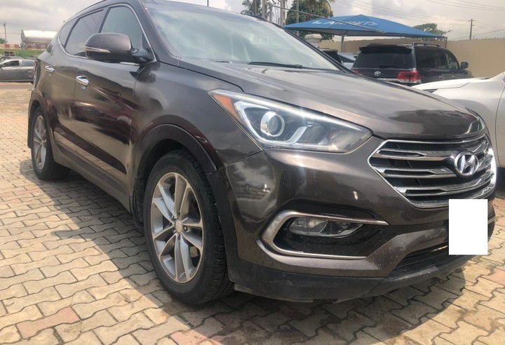 Hyundai Santa Fe • 2018 • 50,000 km 1