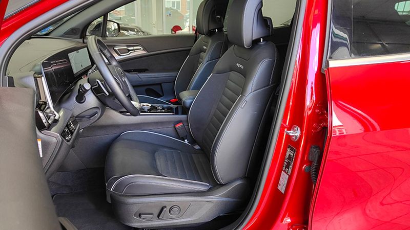 Kia Sportage • 2023 • 25,679 km 4