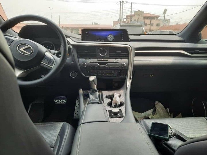 Lexus RX • 2017 • 2 km 4