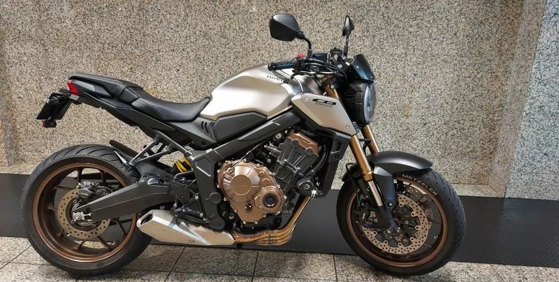 Honda cb 190r • 2020 • 7,112 km 1