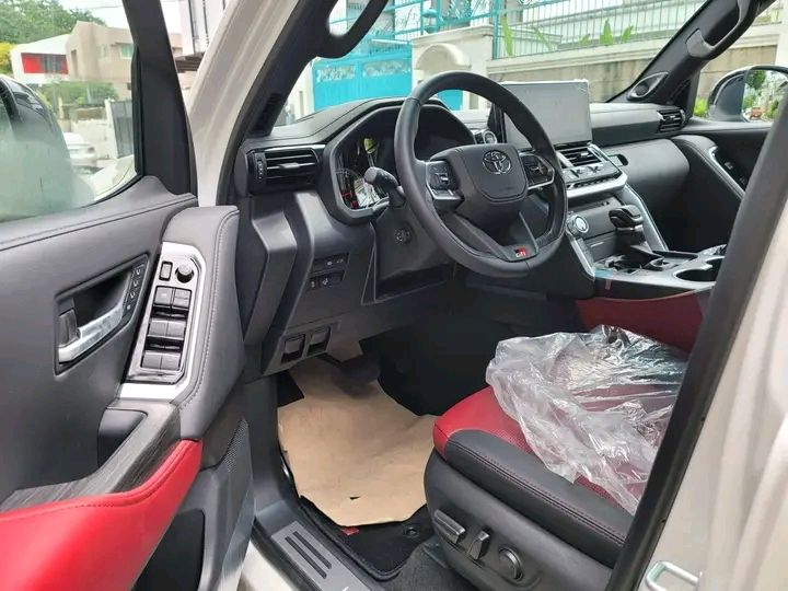 Toyota Land Cruiser • 2022 • 0 km 3