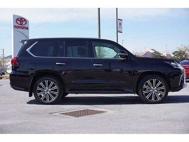 Lexus LX • 2022 • 32,512 km 3