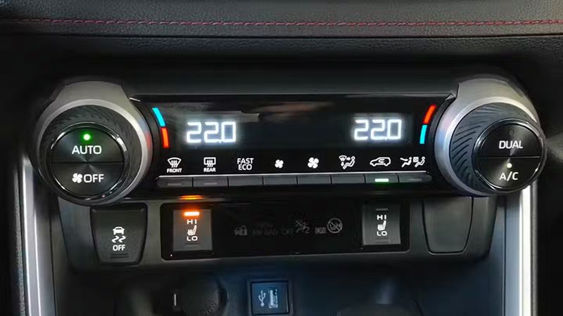 Toyota RAV4 • 2024 • 9,967 km 10