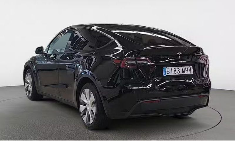 Tesla Model Y • 2023 • 86,000 km 3