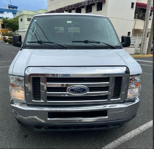 Ford E-350 • 2014 • 127,000 km 1